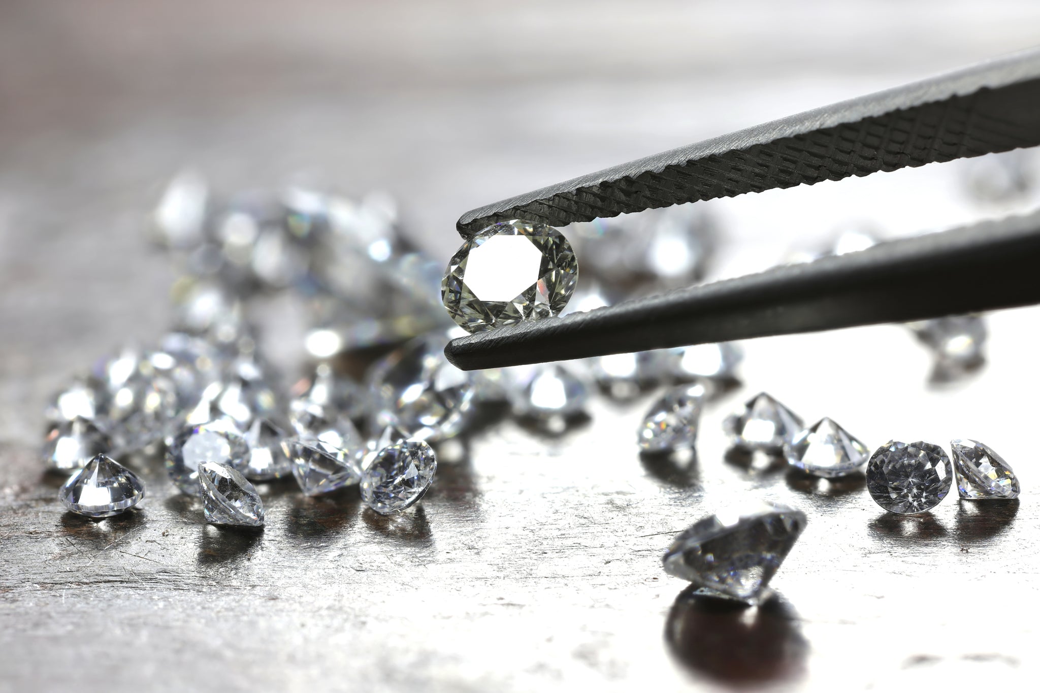 Natural vs. Lab-Grown Diamonds: A Guide | Ekenberg